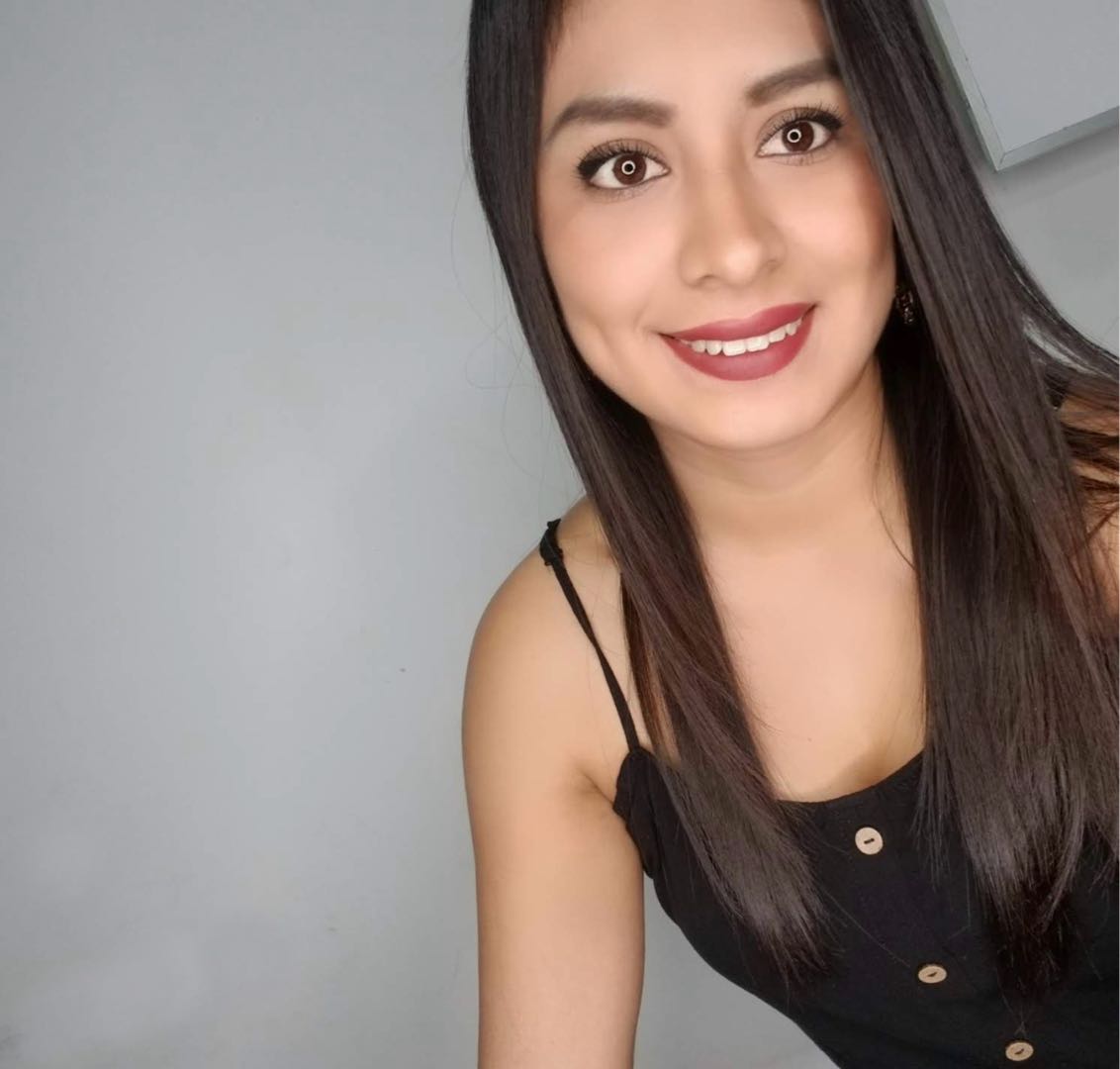 Alessia online for video chat